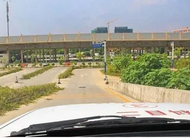 上坡路定点停车与坡道起步