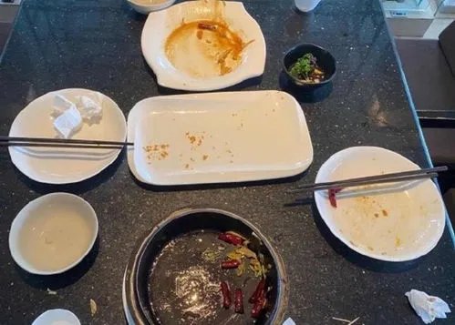 长春一饭店把剩菜给下桌顾客吃,剩菜中容易滋生哪些病毒?
