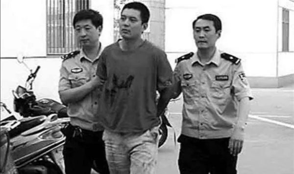 当年那个找工作被拐卖的17岁女孩,将计就计把人贩子卖掉,她后来怎样?