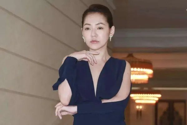 明明大小S长得一样,怎么那么多人都说大S更好看?