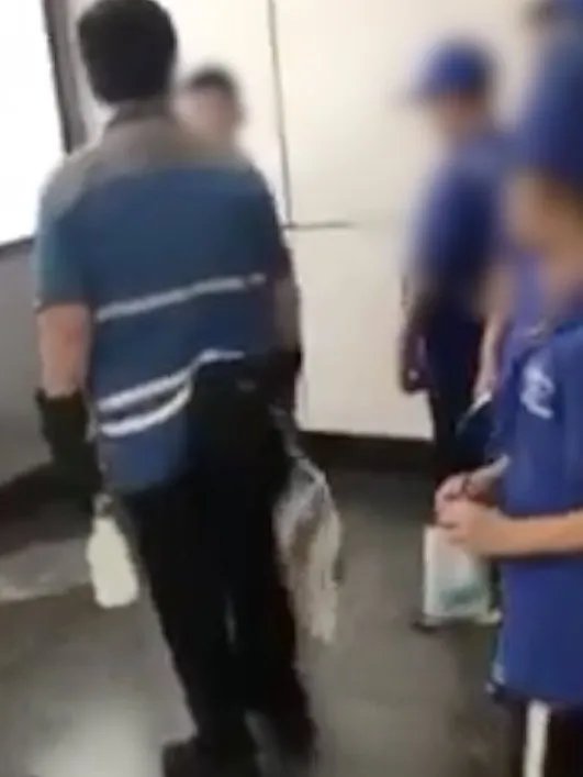 内地学生地铁站大便后发生了什么?