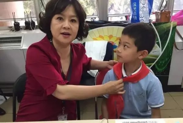 56岁鞠萍姐姐无美颜状态曝光,你看过鞠萍姐姐主持的哪些节目?
