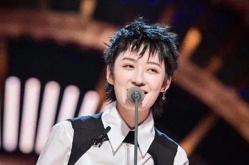 为什么人民日报评曾轶可事件,众多官媒转发官方通报?