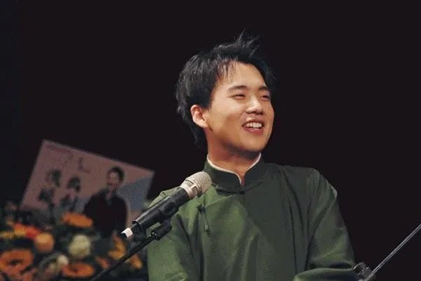 为什么郭麒麟现在登上了这么多的综艺,背后到底有谁在为其撑腰?