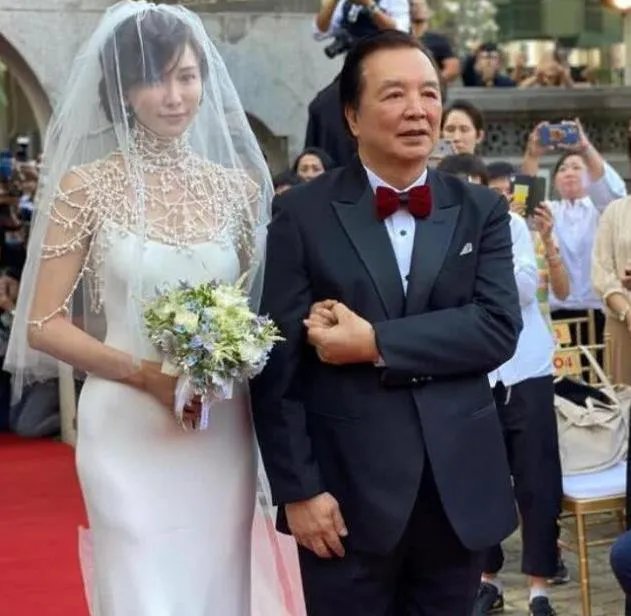 林志玲婚礼现场为什么哭成泪人?