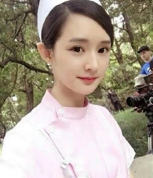 八张照片有七个是杨幂的替身,你能猜对了吗