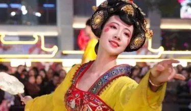 演员表演设备断裂,究竟是怎么回事?