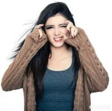 英雄联盟s7总决赛鸟巢唱歌那个女的是谁？