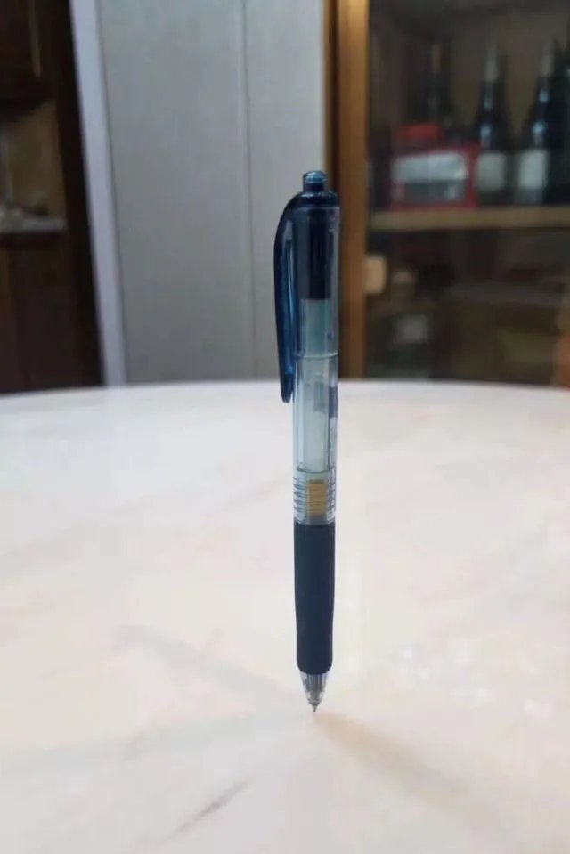 昨天“立扫把”,今天倒立上厕所?沙雕网友的脑洞有多大!