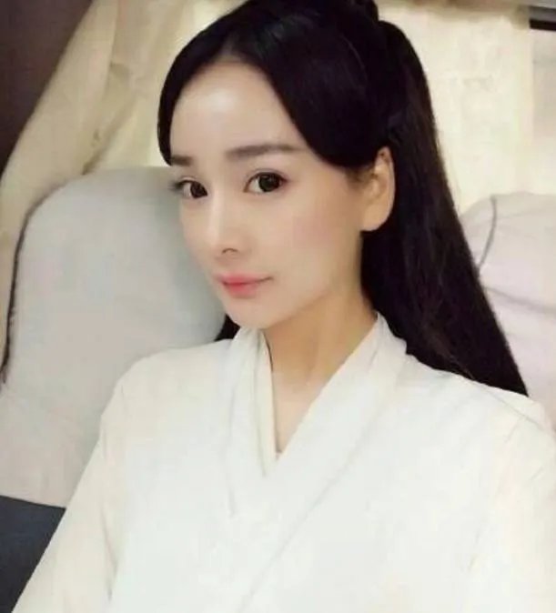 八张照片有七个是杨幂的替身,你能猜对了吗