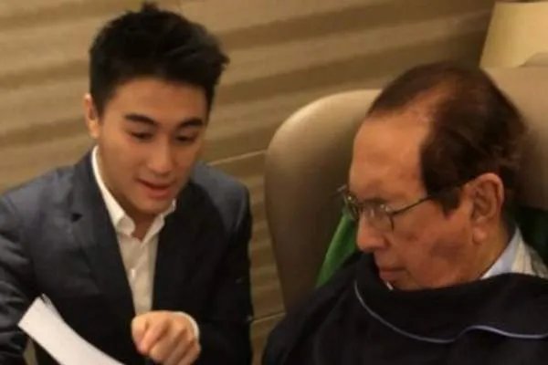 如何看待何猷君发文辟谣患新冠肺炎这件事情?