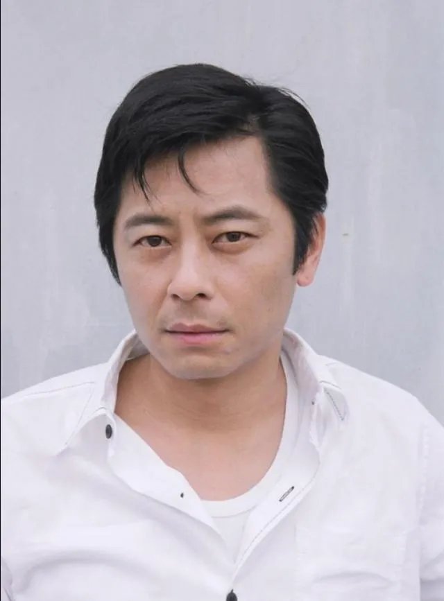 为什么98年的王杰和2000年的王杰变化那么大?