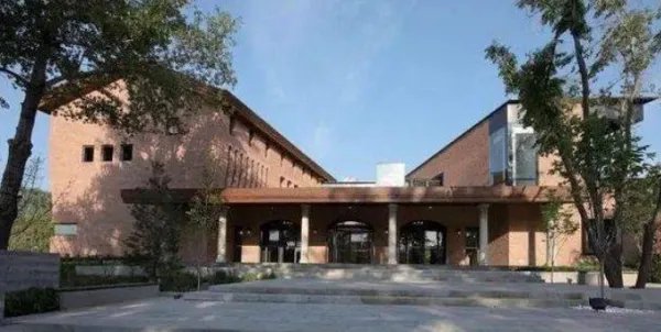 谢霆锋豪宅曝光,疑似住在李亚鹏旧宅,李嫣继承天后基因社交一流,怎么看?