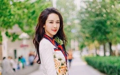 杨紫亮相《微博之夜》瘦了好多,你都知道哪些减肥秘诀?