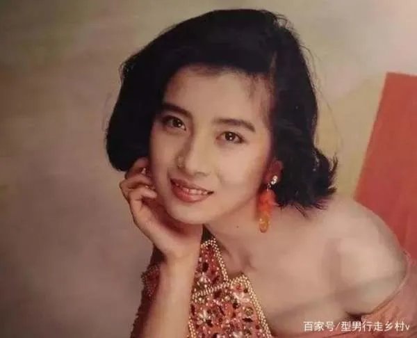《哑巴新娘》2位主角今昔对比，容颜难变，事业差别为何这么大？