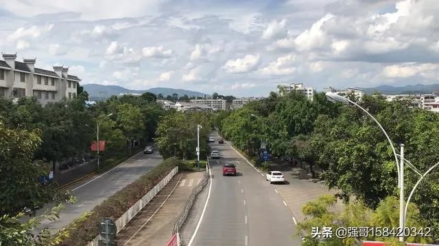 云南普洱市和瑞丽市哪个地理位置好?为什么?