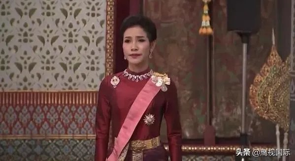 泰国贵妃诗妮娜为何不到三个月就被废？
