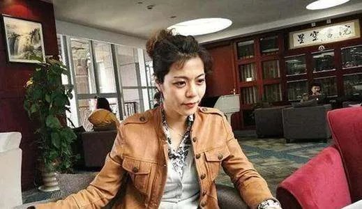 复旦大学老师陈果讲课有什么特点？为什么她如此红？