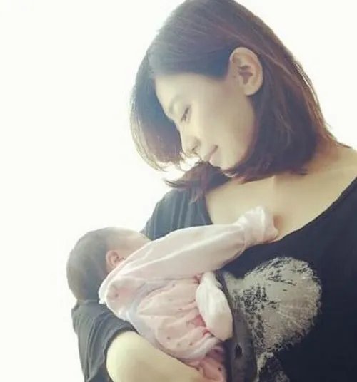 贾静雯二胎女照片曝光 长相美丽撞脸妈妈