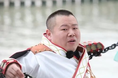 尚筱菊晒照宣布当爸,岳云鹏为什么说:给小孙子买点啥呢?