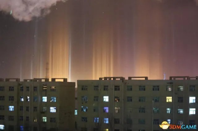 组图:内蒙古现罕见“日柱”现象 城市夜空如梦如幻