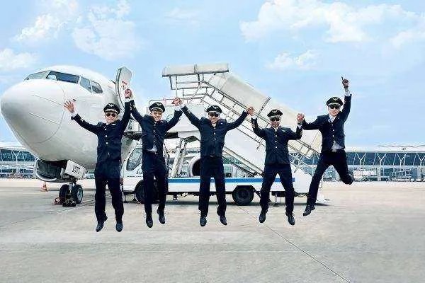 金鹏航空是廉价航空吗？可以说说吗？
