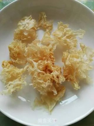 莲子银耳汤