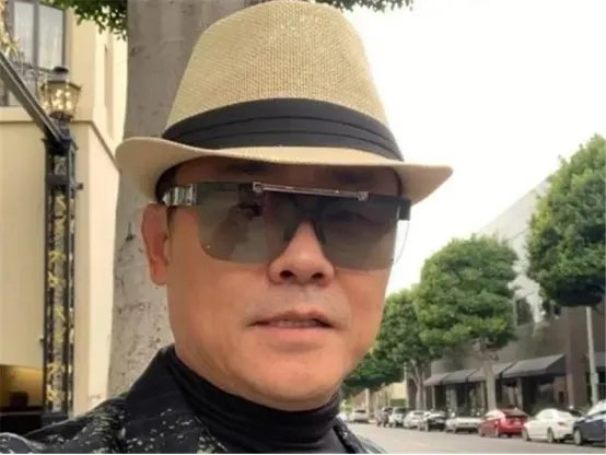 周立波豪宅内宴请滑稽戏前辈,霸气回应:一切正在开始,他还能开始吗?