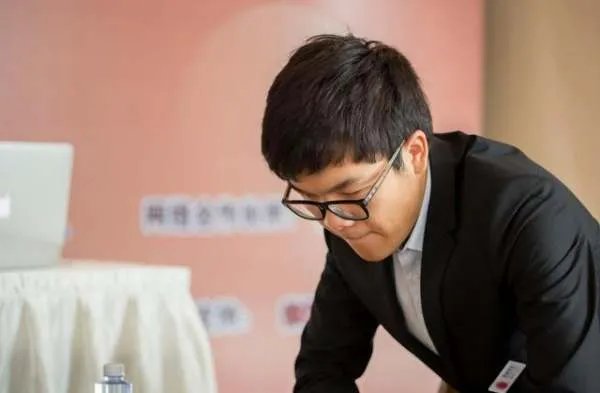 柯洁赢了申旻埈后,是不是很快就能拿到世界冠军了?