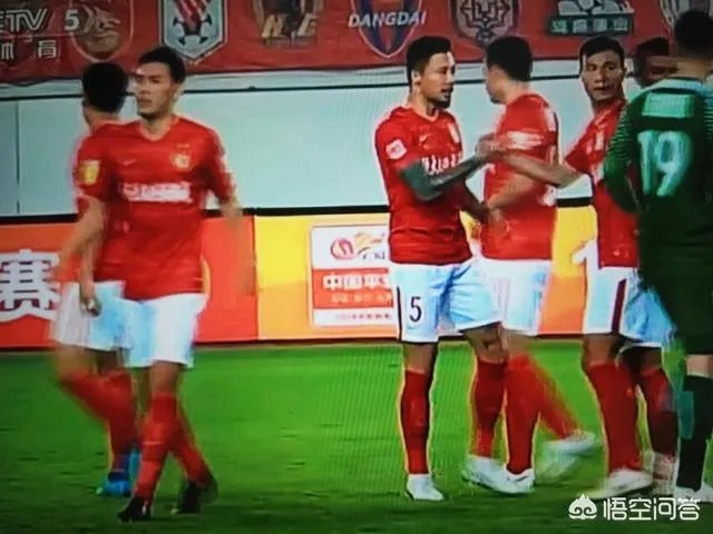 上海上港拿下广州恒大后实际上已经拿下了中超冠军,你认为这对中国足球是好事吗?