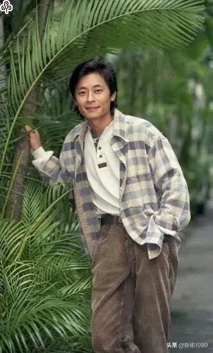 为什么98年的王杰和2000年的王杰变化那么大?