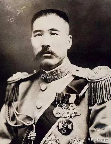 为什么对张宗昌的诗词评价那么高,说他前无古人后无来者?