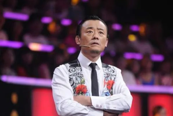 周立波豪宅内宴请滑稽戏前辈,霸气回应:一切正在开始,他还能开始吗?