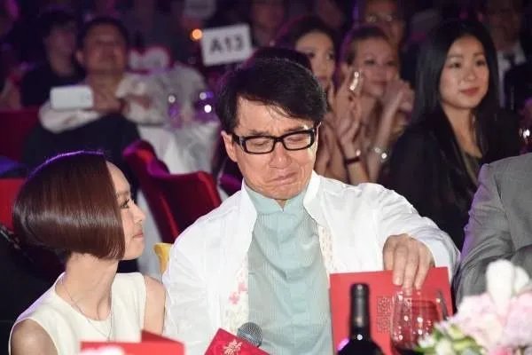 小龙女吴卓林一直跟吴绮莉生活,吴绮莉这个妈妈做得怎么样?