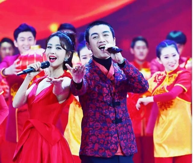 为什么说即使掉双下巴,佟丽娅也比李湘大S霍思燕漂亮?