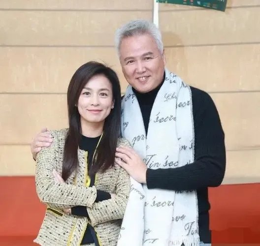 张庭夫妇仅通过层层协议控制公司,这对他们有什么好处?
