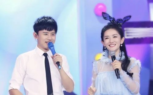 谢娜挺超大孕肚现身深圳,张杰紧随呵护爱妻,他们的感情为何一直这么好?