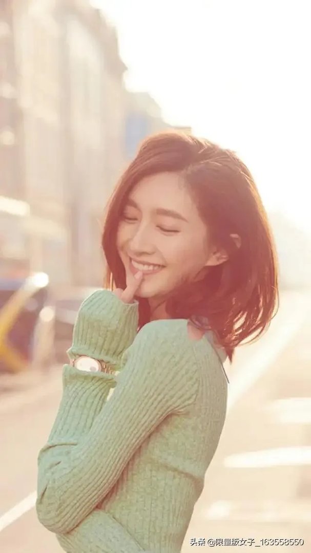 谁手机里有美女美景图片,能不能分享让大家看看?