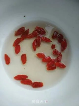 冰糖枸杞炖鸭梨