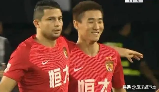 艾克森打进两个进球都与韦世豪有关，韦世豪是不是已成艾克森最好搭档？之后能在首发吗？