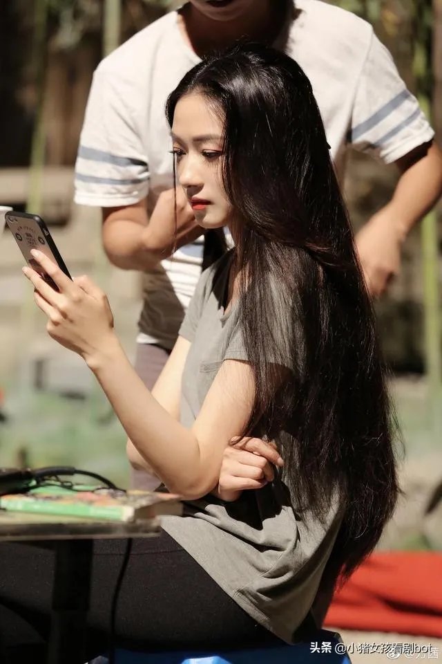 《乘风破浪的姐姐里面,为什么万茜那么受女明星的欢迎?