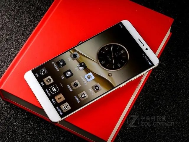 360手机Q5标准版2099元 Q5 Plus售2699元