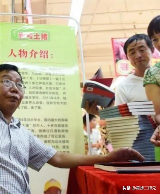 河南小伙武相宏用网贷的钱去可可西里作公益捡垃圾,回来再打工还网贷,体现价值了吗?