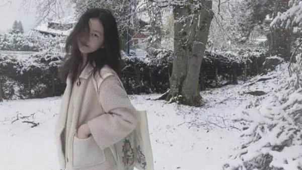 李嫣深夜发文被指大尺度,疑似少女青春期萌动,你怎么看?