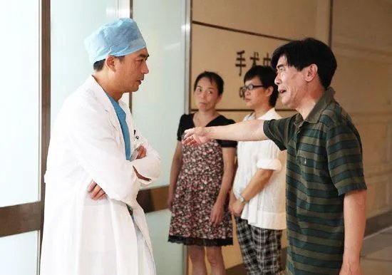 湖北汉川市一医院多次强制员工捐款,女护士发文怒怼后被要求写检讨,你怎么看?