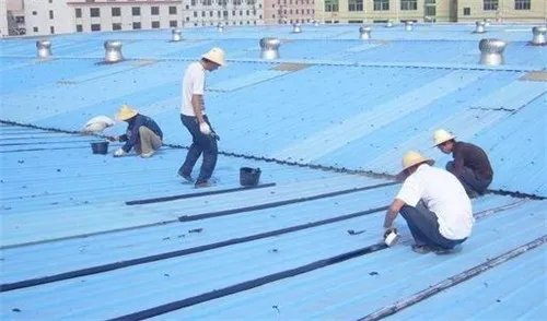 专业顶楼防水补漏价格贵不贵  如何解决屋顶漏水问题