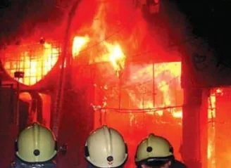 河北一商场发生火灾,现场情况如何?