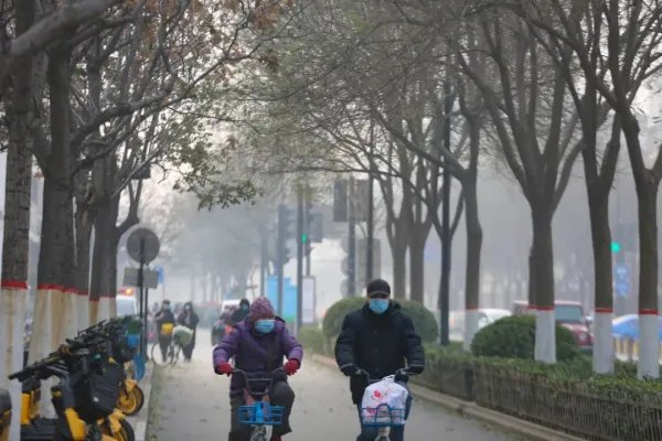 全国“冻哭”的预警地图来了,在这种极寒天气下,居民们该如何保暖?