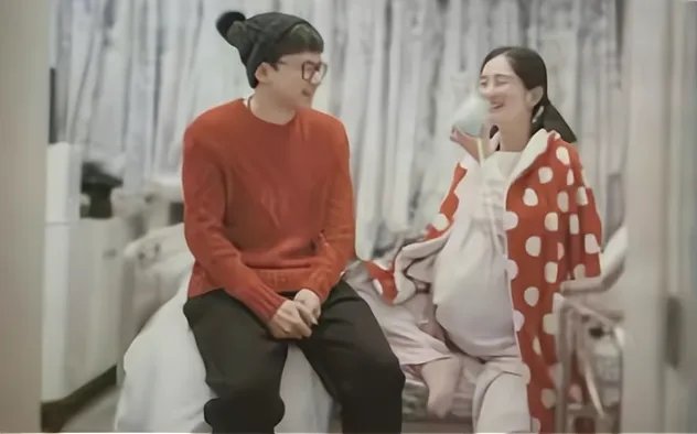 谢娜挺超大孕肚现身深圳,张杰紧随呵护爱妻,他们的感情为何一直这么好?