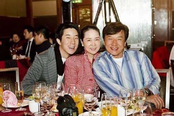 小龙女吴卓林一直跟吴绮莉生活,吴绮莉这个妈妈做得怎么样?